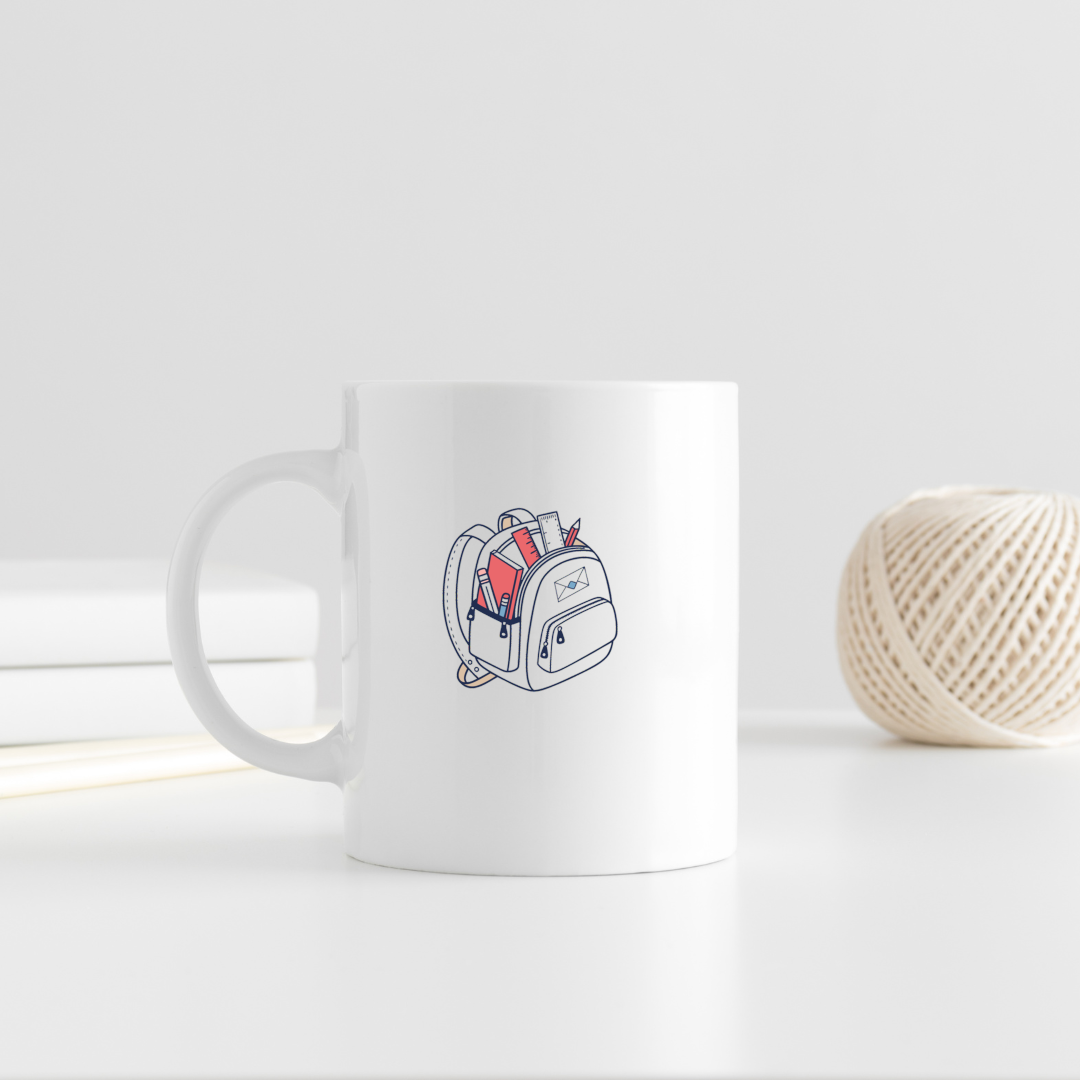 Mug avec cartable pastel et fournitures scolaires pour inspirer la créativité