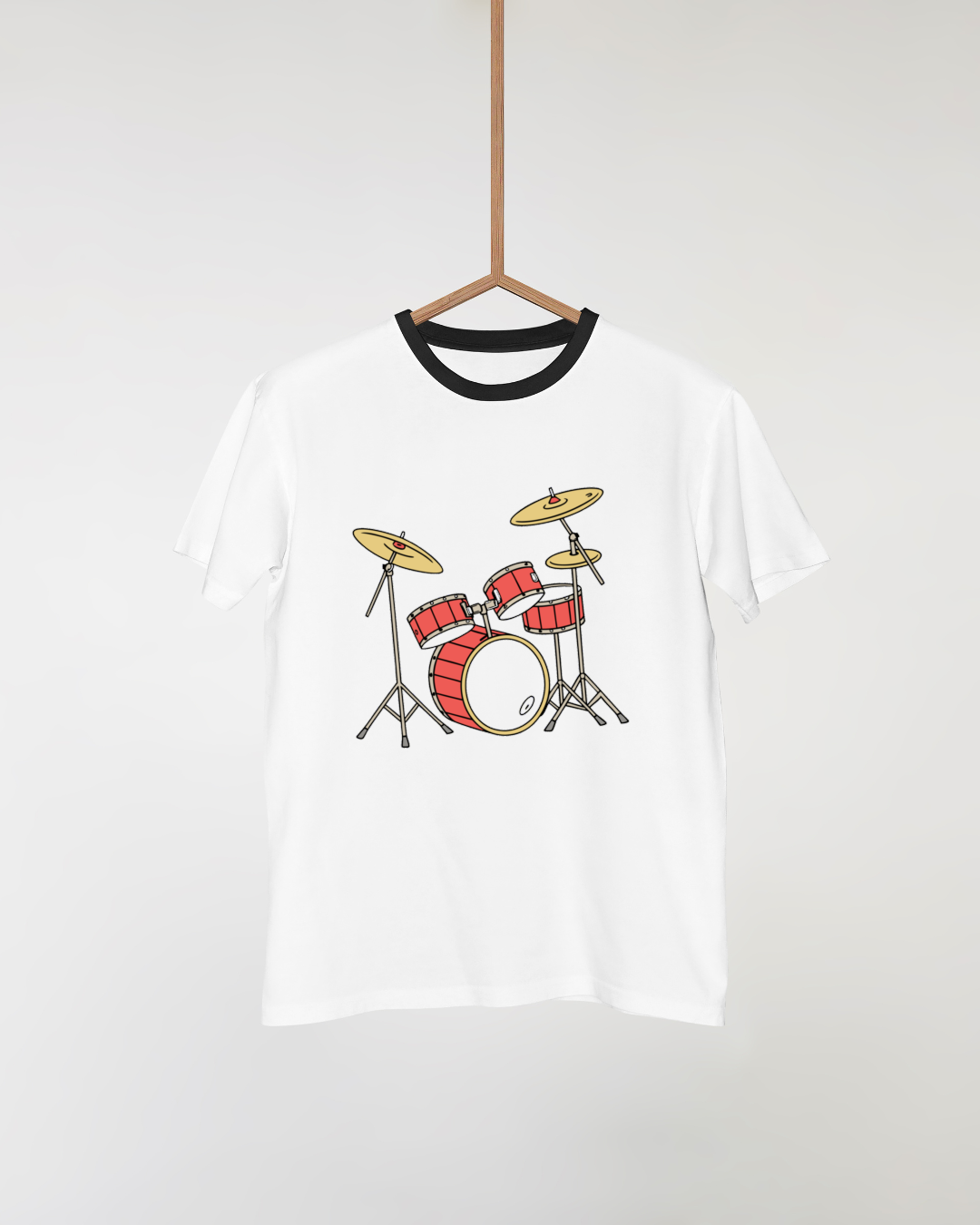 T-shirt stylisé musique avec batterie rouge cartoon dynamique