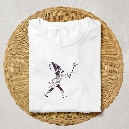 Mockup de t-shirt avec sorcier joyeux monochrome au style magique enchanteur