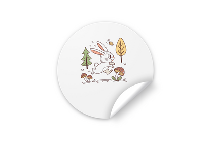 Sticker avec un lapin joyeux sautillant dans une forêt avec des couleurs apaisantes