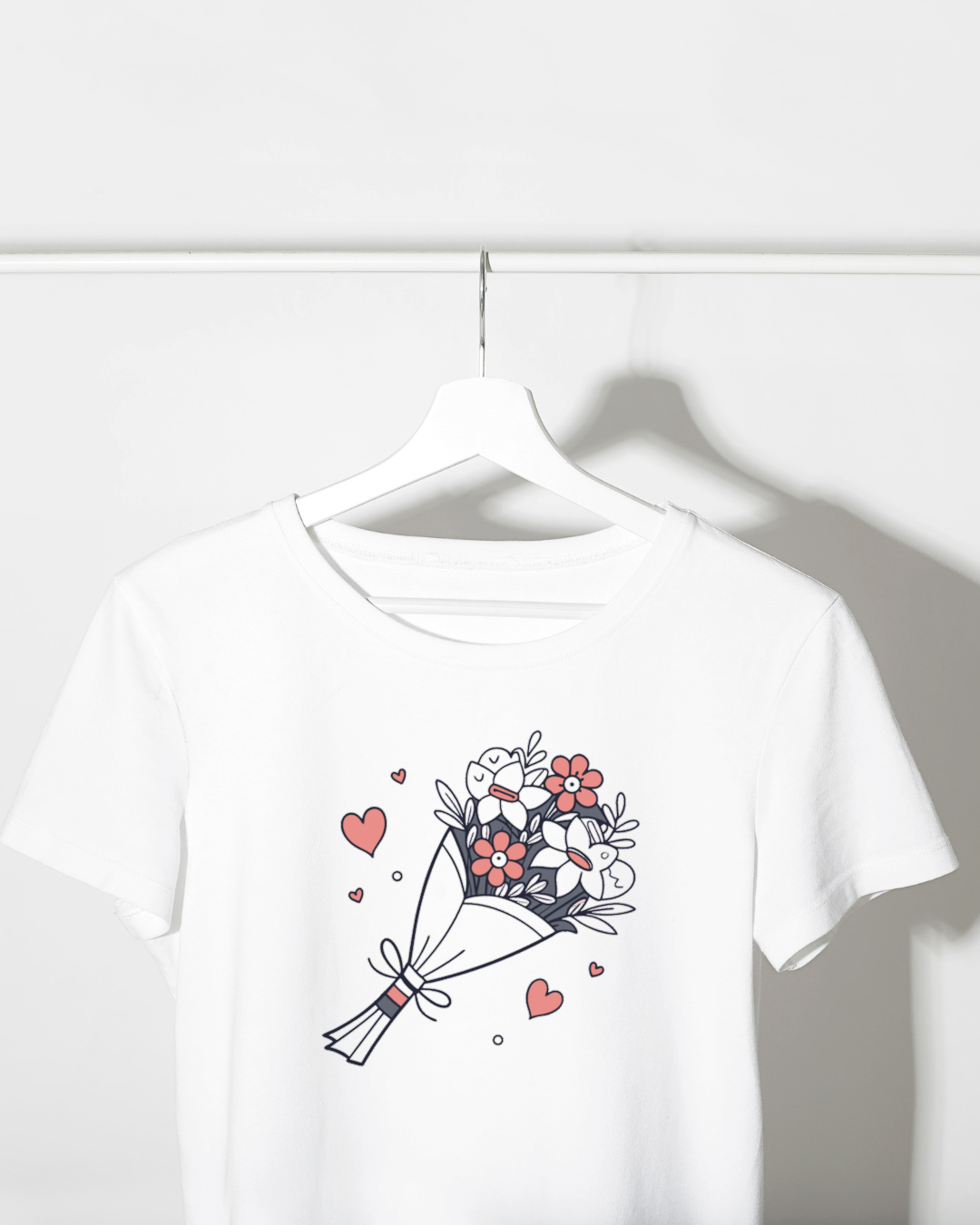 T-shirt original avec bouquet de mariage en SVG, parfait pour événements nuptiaux