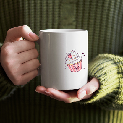 Mug avec cupcake kawaii joyeux, ajout parfait pour pauses café.