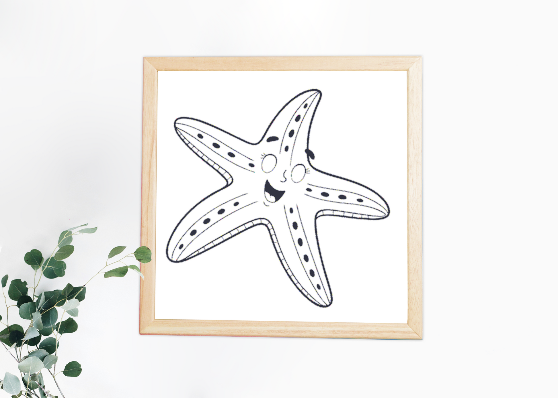 Cadre avec une étoile de mer souriante style doodle dans un décor océanique