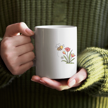 Mug avec dessin vectoriel d'abeille joyeuse et fleurs au style kawaii printanier