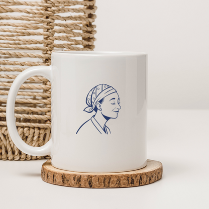 Mug orné d’une femme souriante en bandana style vintage