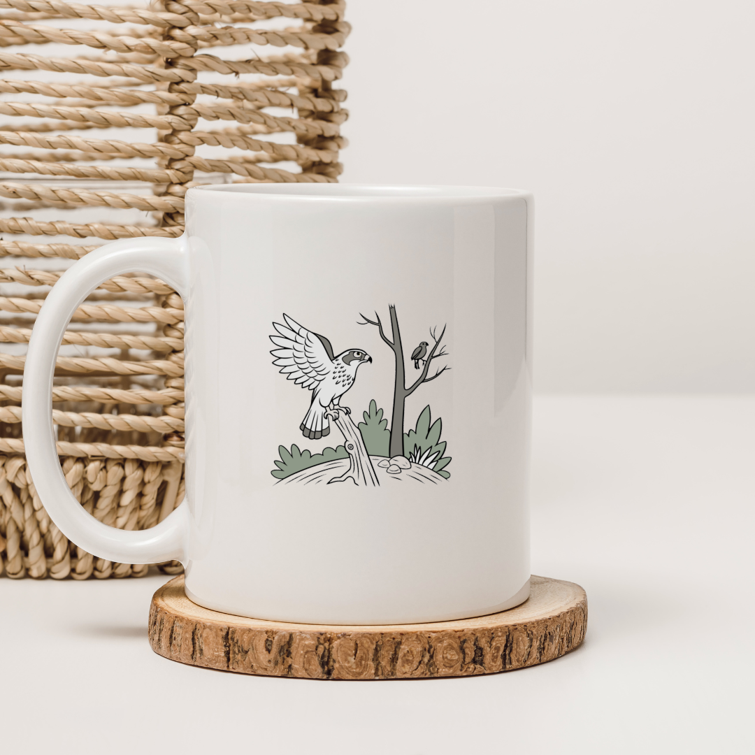 Mug avec faucon stylisé nature sur fond épuré, design élégant et moderne