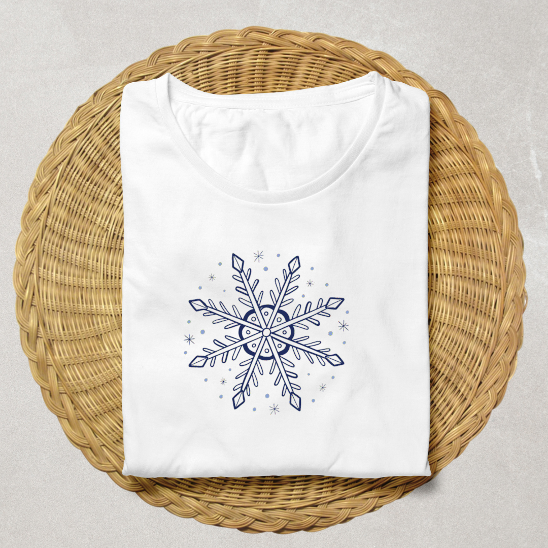 T-shirt avec flocon de neige géométrique en style élégant pour un hiver mystique