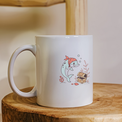 Mug avec dauphin pirate style kawaii dans une scène d'aventure marine