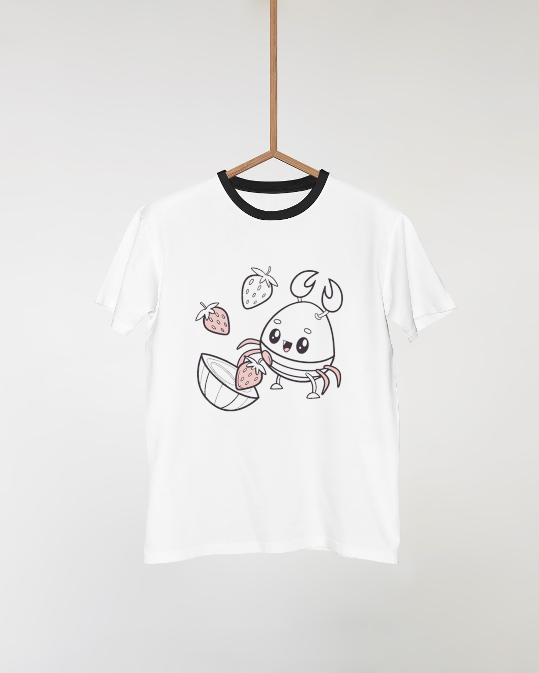 T-shirt avec crabe joyeux et fraises flottantes dans un style pastel marin