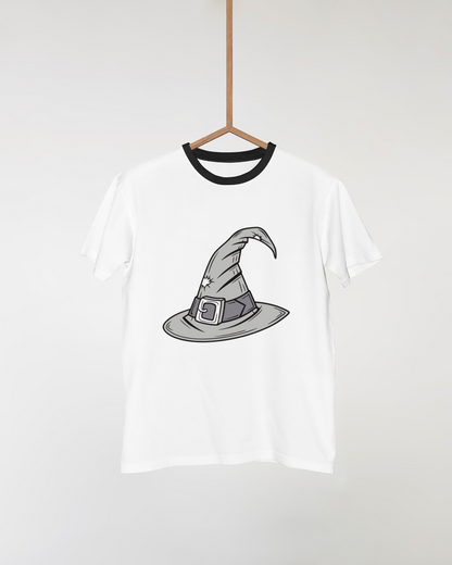 T-shirt Halloween avec chapeau de sorcier, style numérique, ambiance mystérieuse
