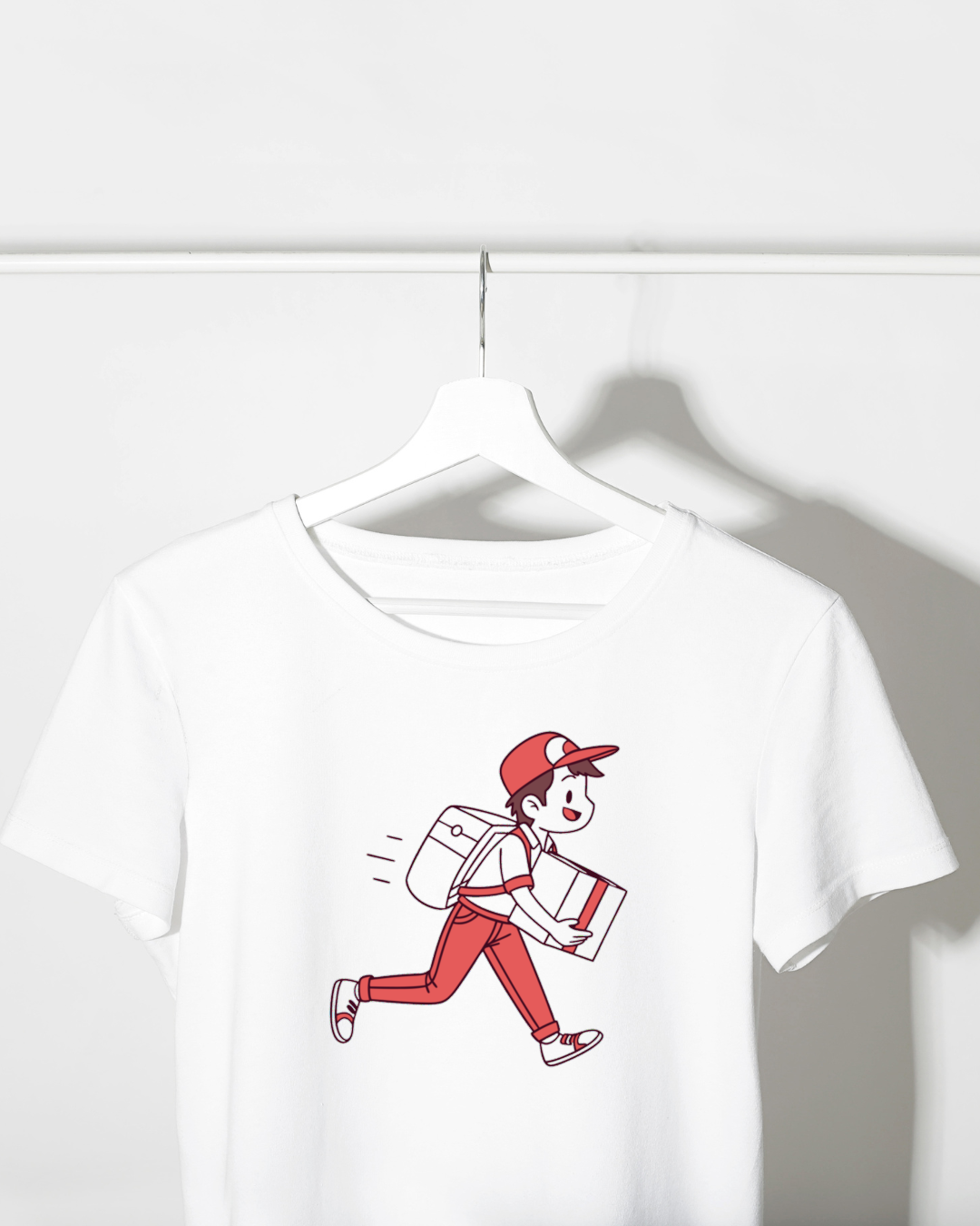 T-shirt moderne avec motif numérique souriant, style contemporain et joyeux