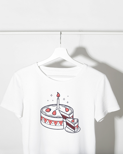 T-shirt avec gâteau d'anniversaire pastel, idéal pour une fête sucrée