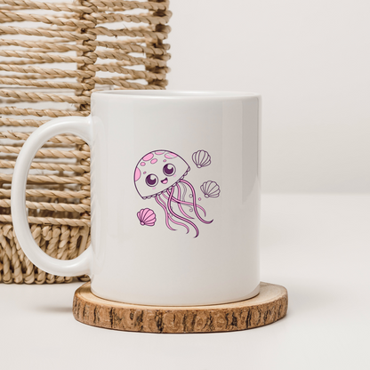 Mug affichant une méduse joyeuse dans un style pastel sur le thème marin
