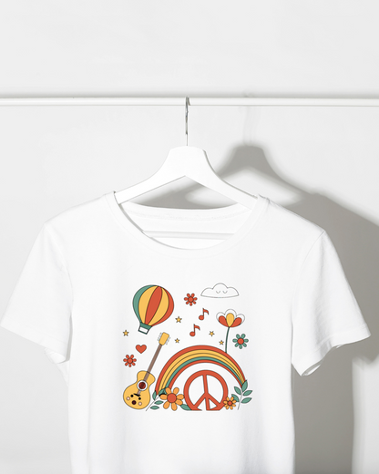 Chemise avec motif hippie vintage. Idéal pour des projets créatifs et uniques.