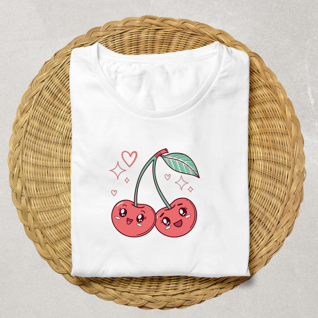 T-shirt thème fruité avec duo de cerises kawaii souriantes, style ludique et charmant