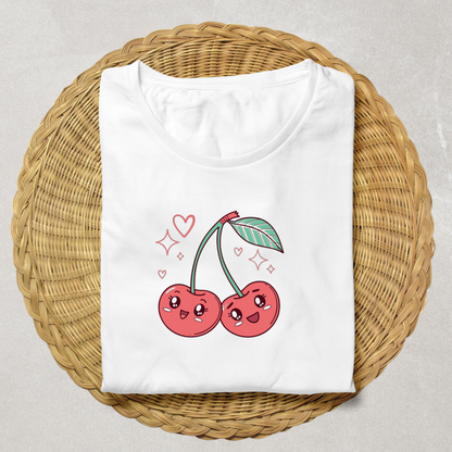 T-shirt thème fruité avec duo de cerises kawaii souriantes, style ludique et charmant