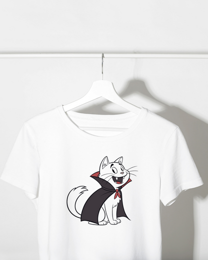 T-shirt décoré d'un chat vampire joyeux au style cartoon sur le thème d'Halloween