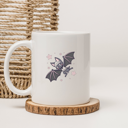 Mug avec chauve-souris kawaii en kimono fleuri pour une touche joyeuse et originale