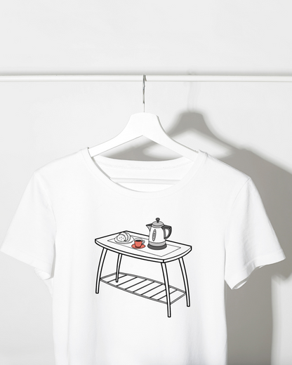 T-shirt avec une icône numérique moderne évoquant un petit-déjeuner sur la table