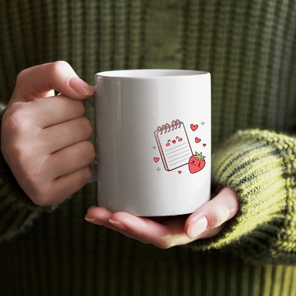 Mug joyeux orné d'une fraise amoureuse dans un style artistique vivant