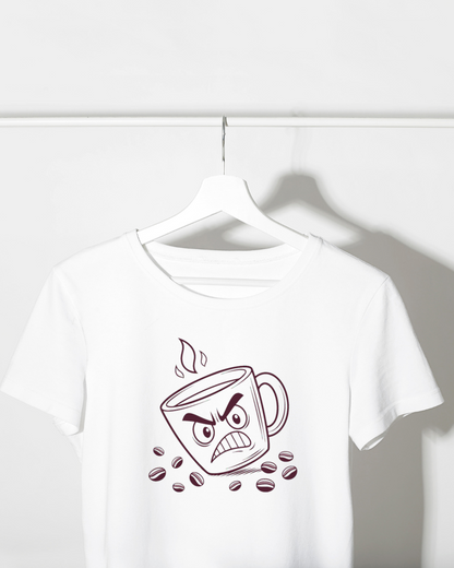 T-shirt avec dessin amusant de tasse de café en furie dans un style doodle