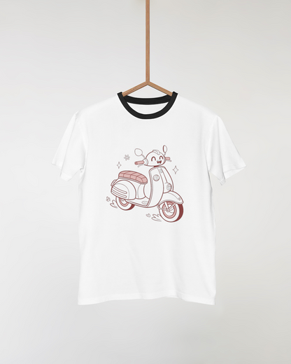 T-shirt avec icône ludique de scooter, parfait pour les amateurs de voyage urbain