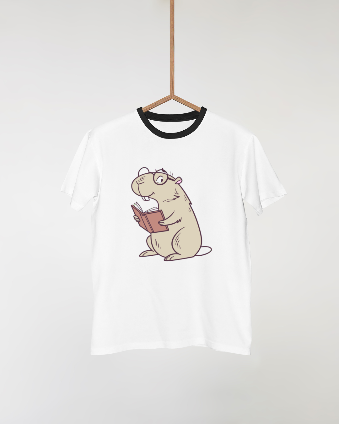 T-shirt arborant un castor apaisé dans un style épuré pour une touche éducative