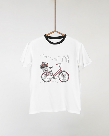 T-shirt avec vélo fleuri romantique dans un style urbain éco-contemporain