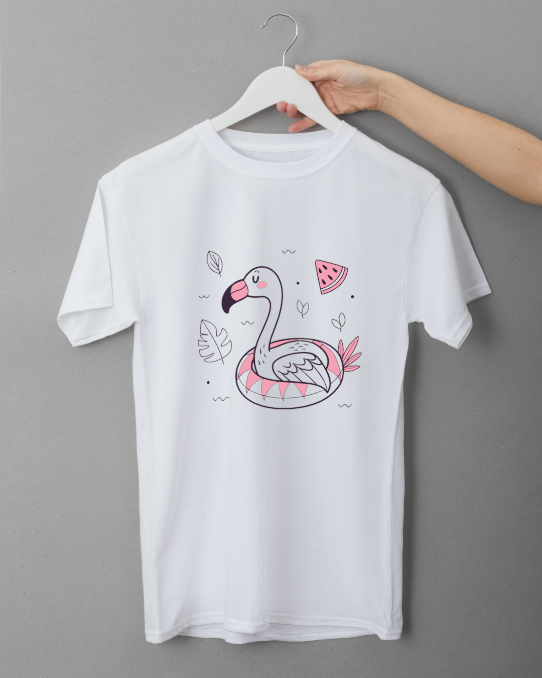 Un t-shirt estival avec un flamant rose joyeux sur une bouée, effet pastel charmant