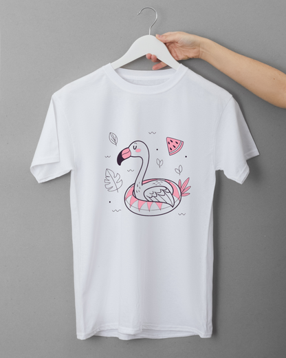 Un t-shirt estival avec un flamant rose joyeux sur une bouée, effet pastel charmant