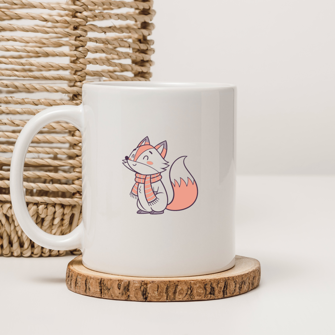 Mug vibrant avec renard souriant en écharpe dans un style hivernal enchanteur