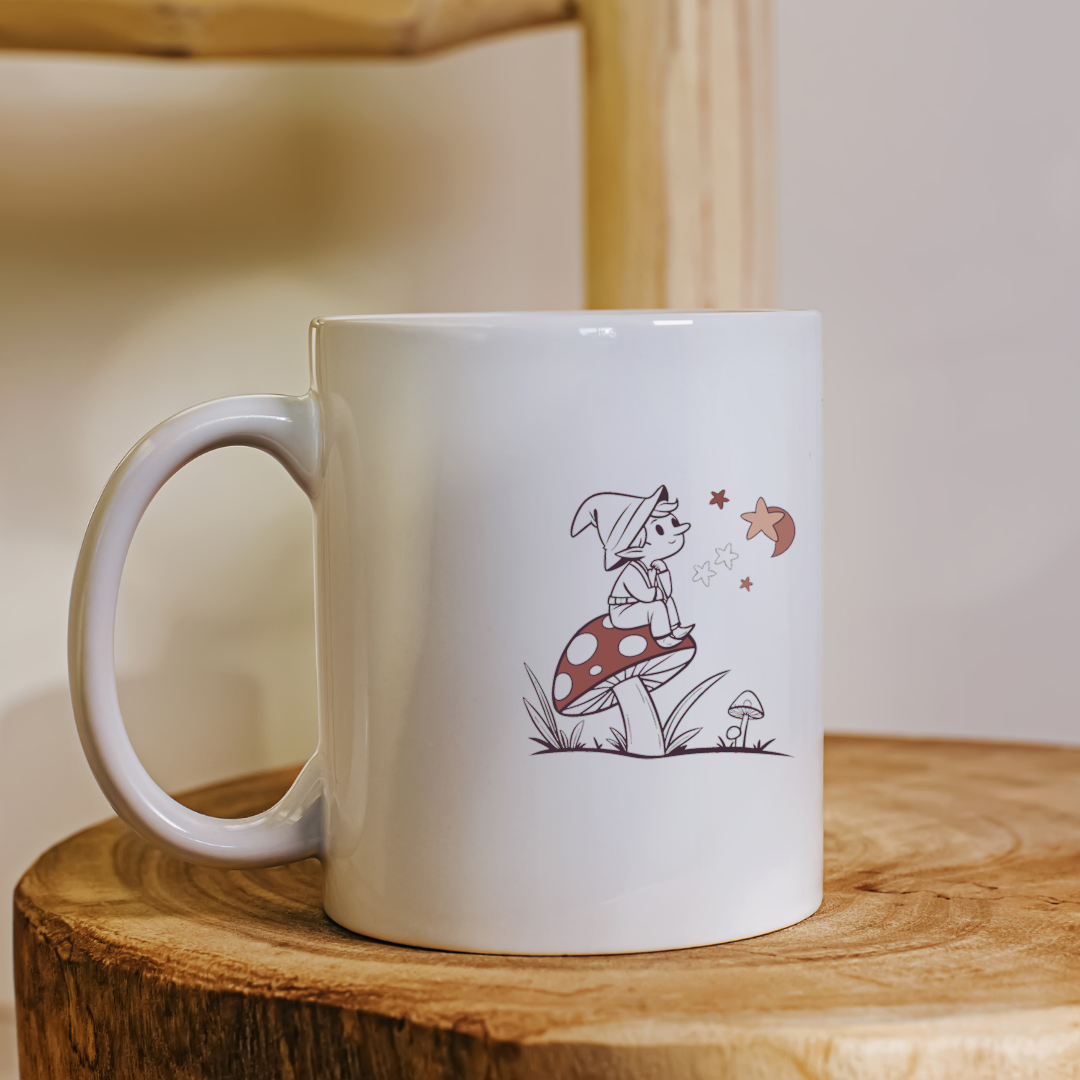 Mug avec lutin rêveur sur champignon en style doodle pour un univers magique