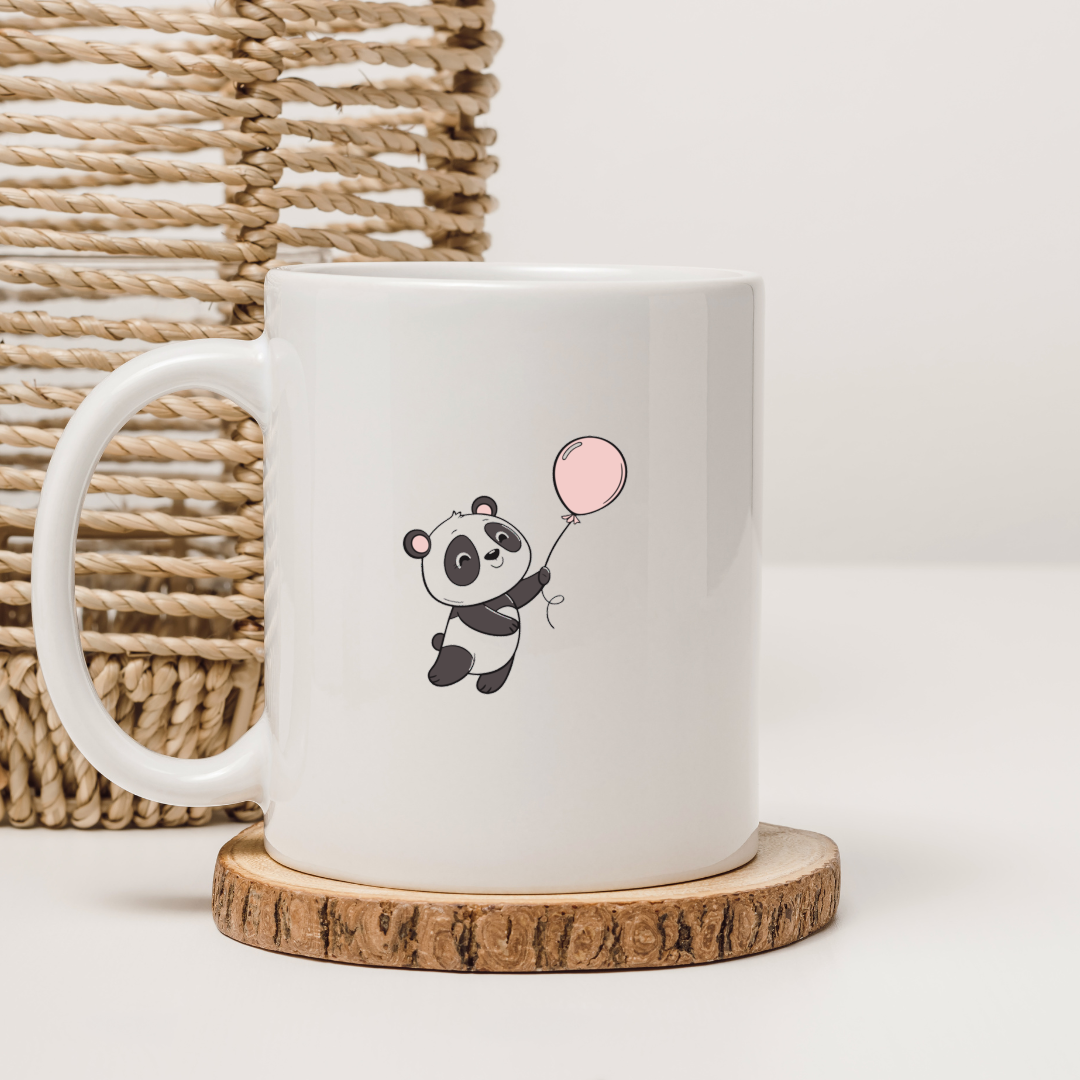 Graphisme sur tasse, panda mignon et ballon rose pour moments de détente.