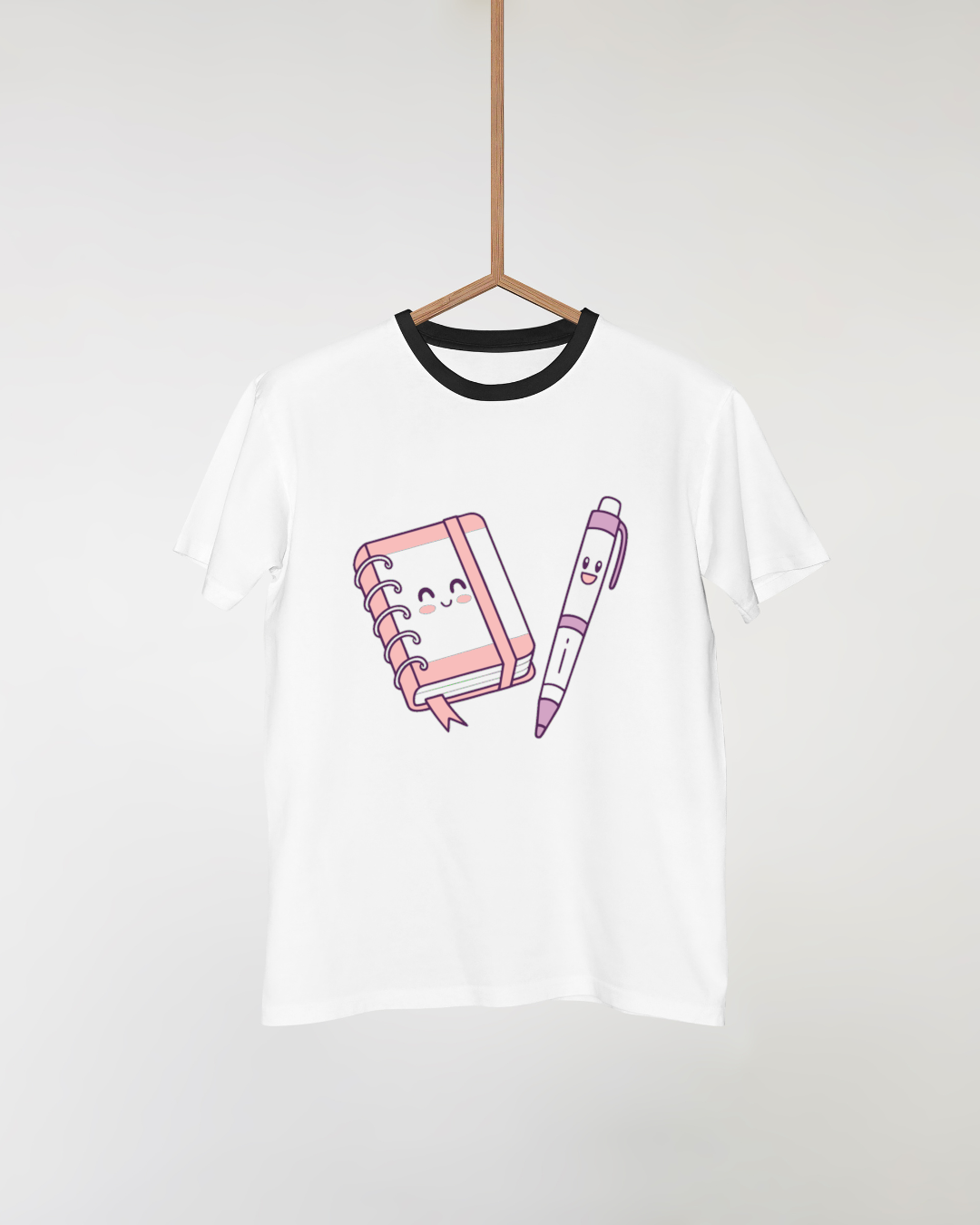 T-shirt avec icône pastel stylisée, ambiance école créative et joyeuse