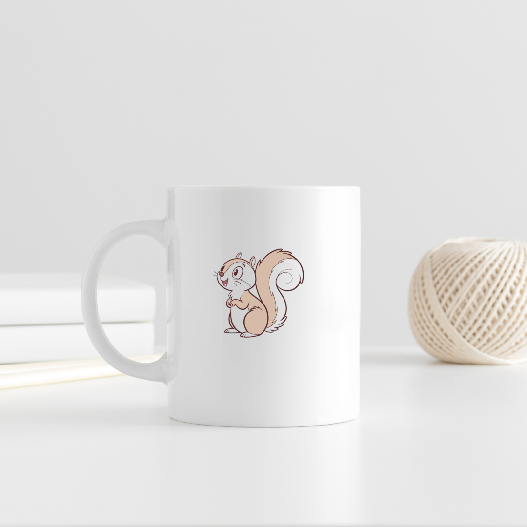Mug avec un écureuil cartoon dans un thème forêt espiègle et naturel