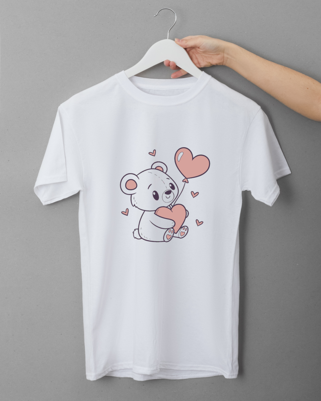 Visuel Teddy-Love sur t-shirt, mode unique et aimante.