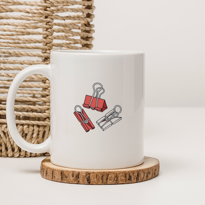 Mug avec design créatif d'icônes de pinces à dessin style Doodle coloré