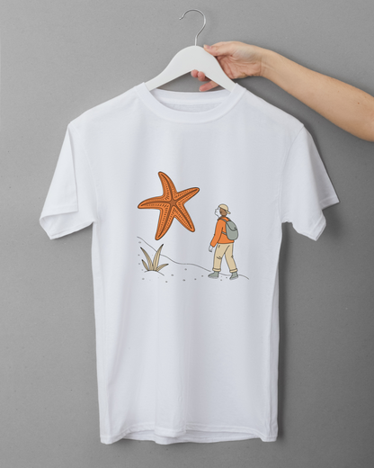 T-shirt avec dessin d'un explorateur et étoile de mer géante dans un style aventure