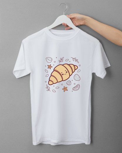 T-shirt décoré d'un croissant souriant pour commencer la journée avec bonne humeur
