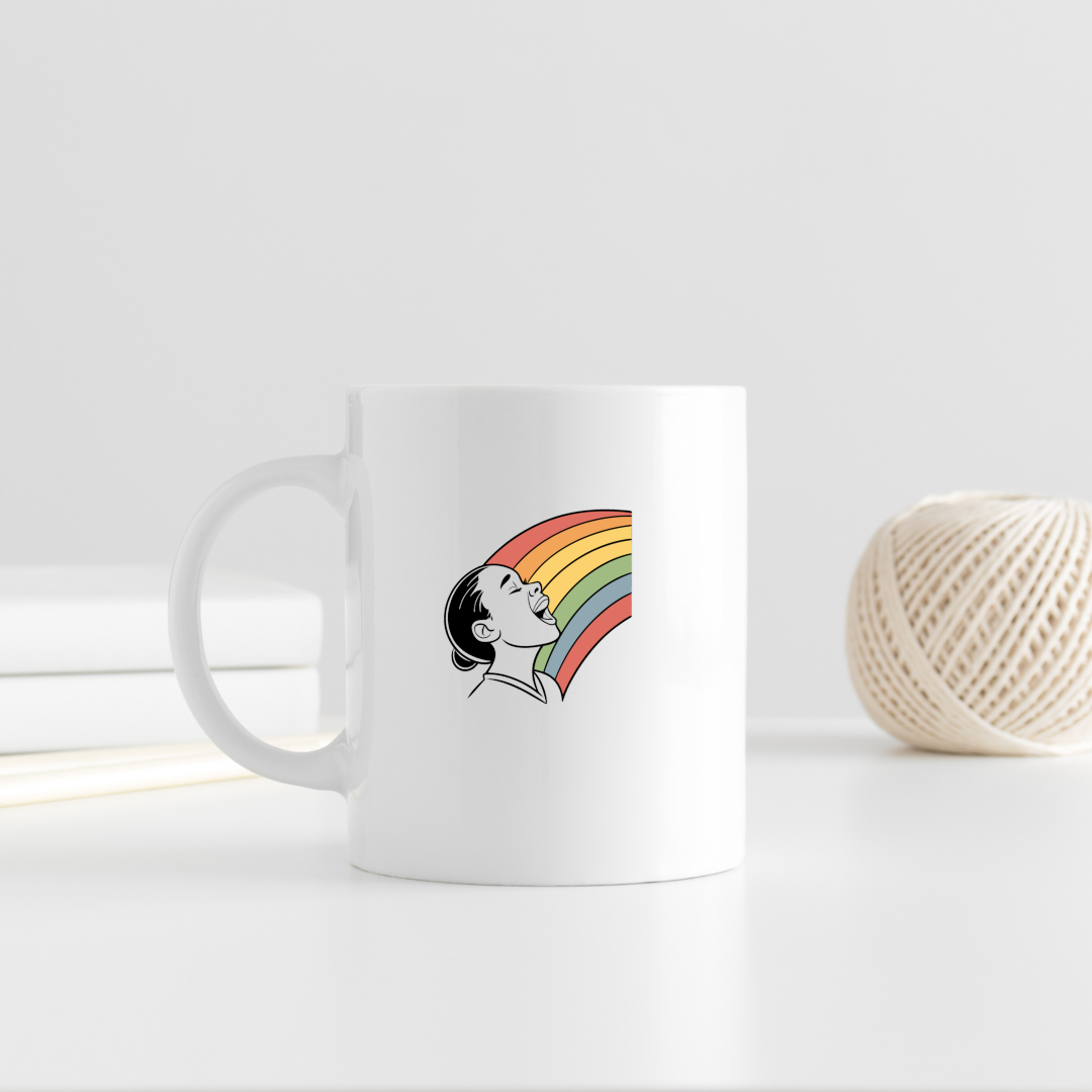 Mug vibrant avec dessin enfant joyeux sous un arc-en-ciel coloré