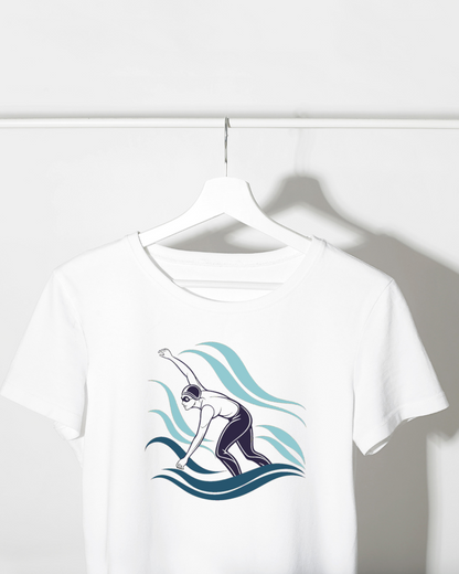 T-shirt moderne affichant un nageur dynamique dans un style vectoriel sportif