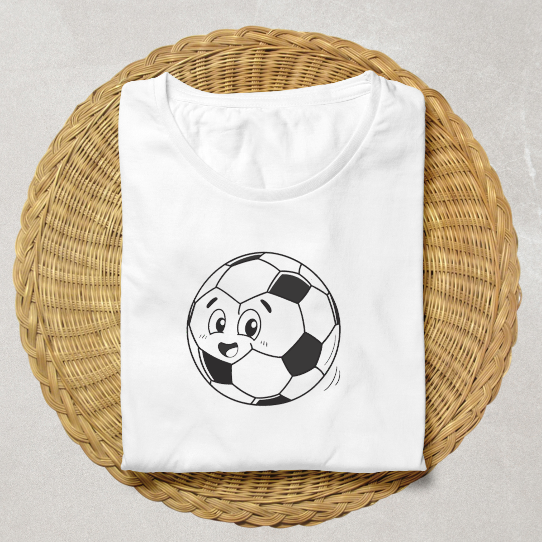 T-shirt décoré d'un ballon de foot souriant style dessin vectoriel ambiance sport