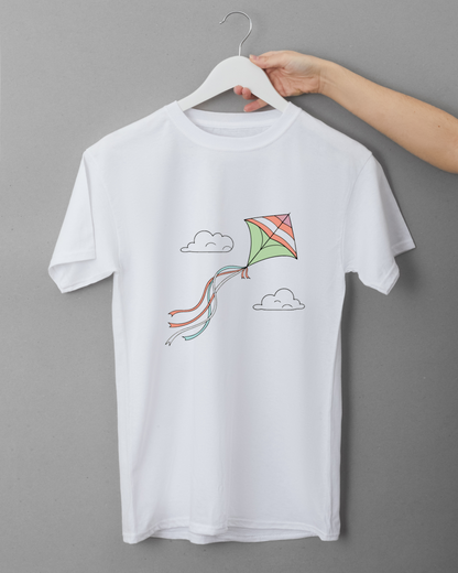 T-shirt avec cerf-volant arc-en-ciel flottant style aérien et design illustratif