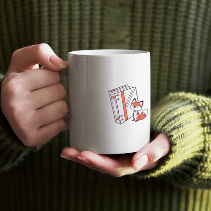 Mug ludique avec renard kawaii et classeur en arrière-plan coloré