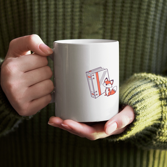 Mug ludique avec renard kawaii et classeur en arrière-plan coloré