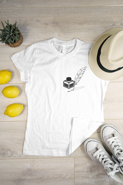 T-shirt décoré d'un encrier et plume doodle style scolaire en impression vive