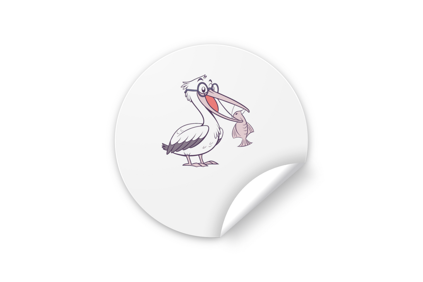 Sticker coloré représentant un pélican joyeux en pleine aventure marine attrapant un poisson