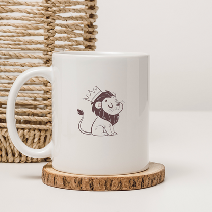 Mug avec motif ludique lion couronné heureux pour une pause café royale