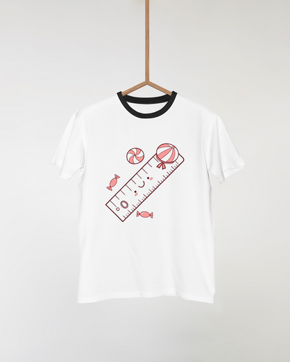 T-shirt décoratif avec dessin kawaii de règle souriante et bonbons colorés