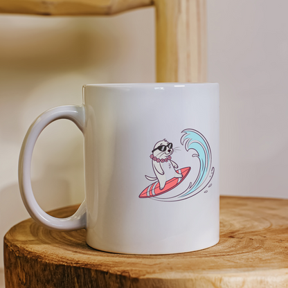 Mug avec motif cartoon loutre surfeuse pour une ambiance estivale et aquatique